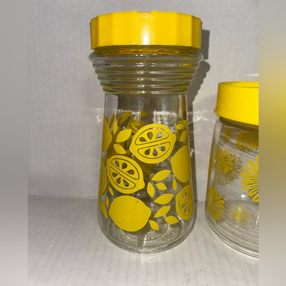 Vintage Lemon Glass Juice Carafe & Corning Ware Yellow Daisy Glass Canister - Picture 3 of 8